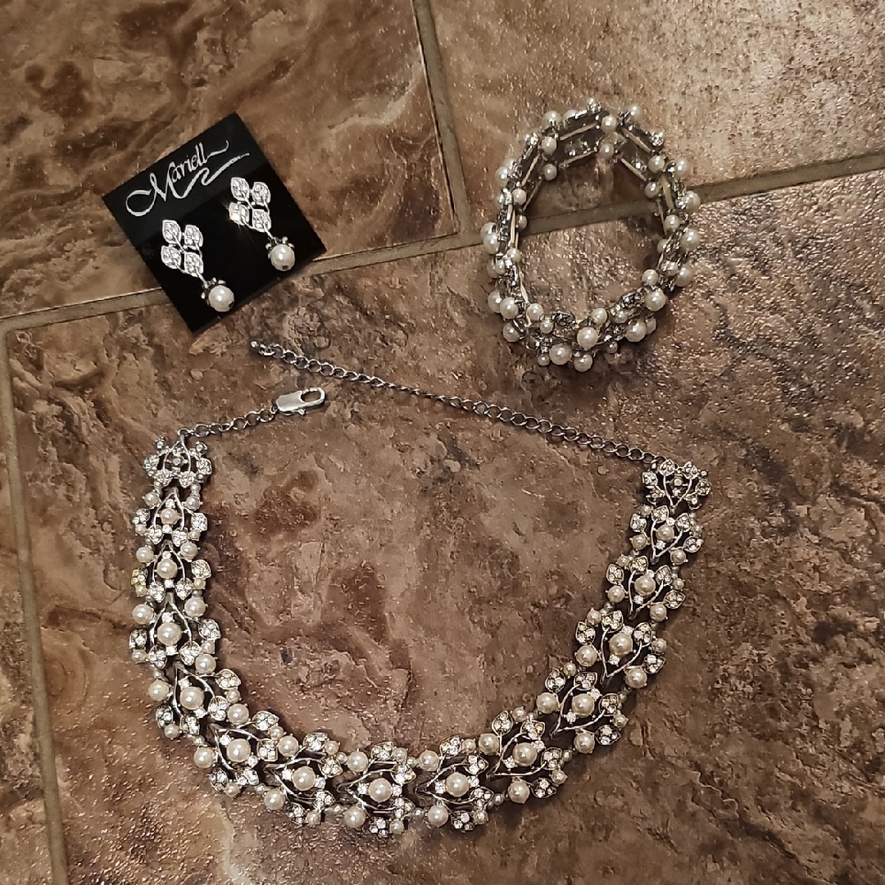 Bridal Necklace, Earrings And Bracelet- Beautiful, Show Stopper! Silver & Pearls
